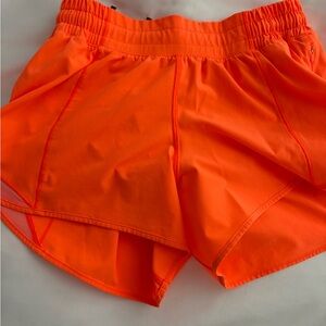 lululemon athletica Hotty Hot Shorts 4” Size 6